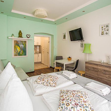 Ruterra Apartment Cimburkova Praag Buitenkant foto