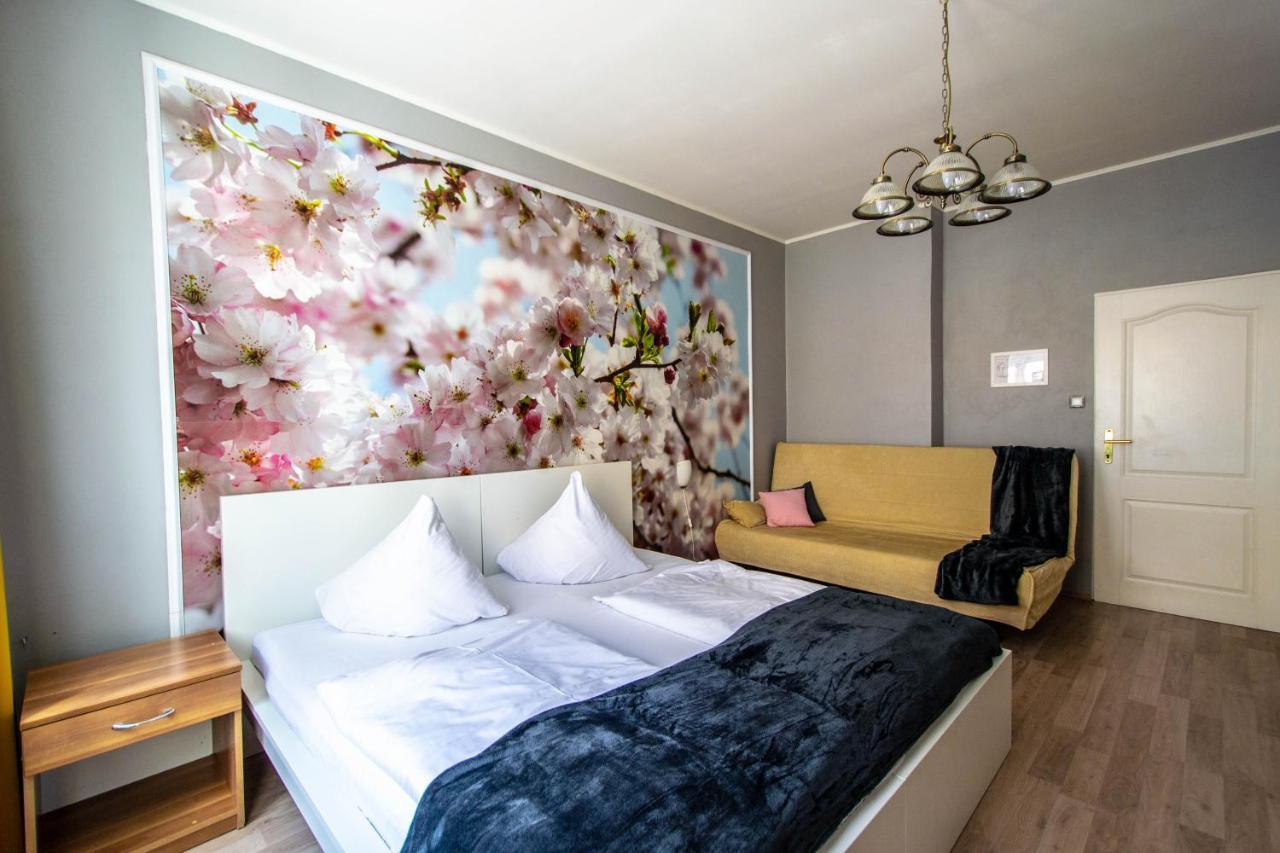 Ruterra Apartment Cimburkova Praag Buitenkant foto