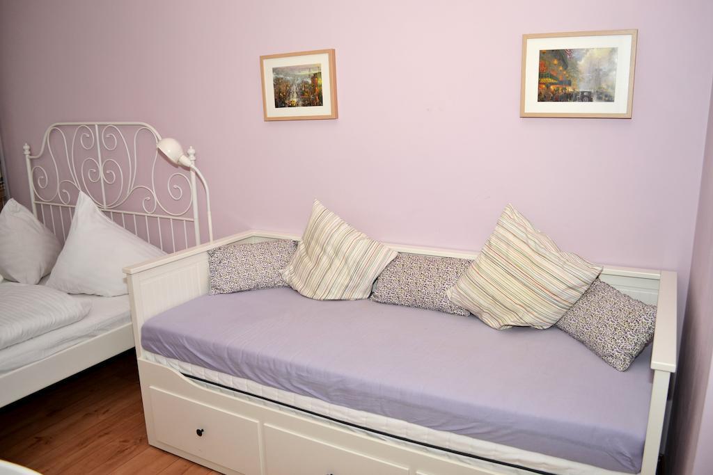 Ruterra Apartment Cimburkova Praag Buitenkant foto