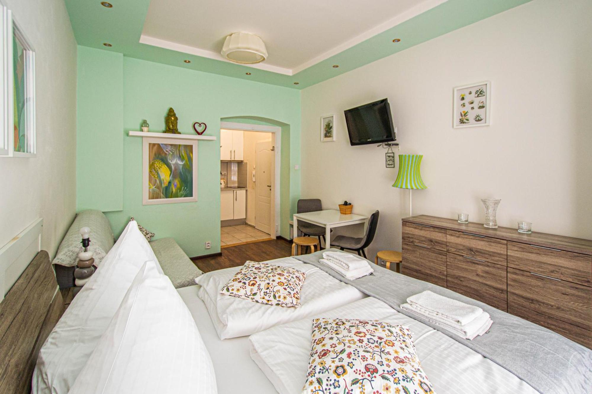 Ruterra Apartment Cimburkova Praag Buitenkant foto