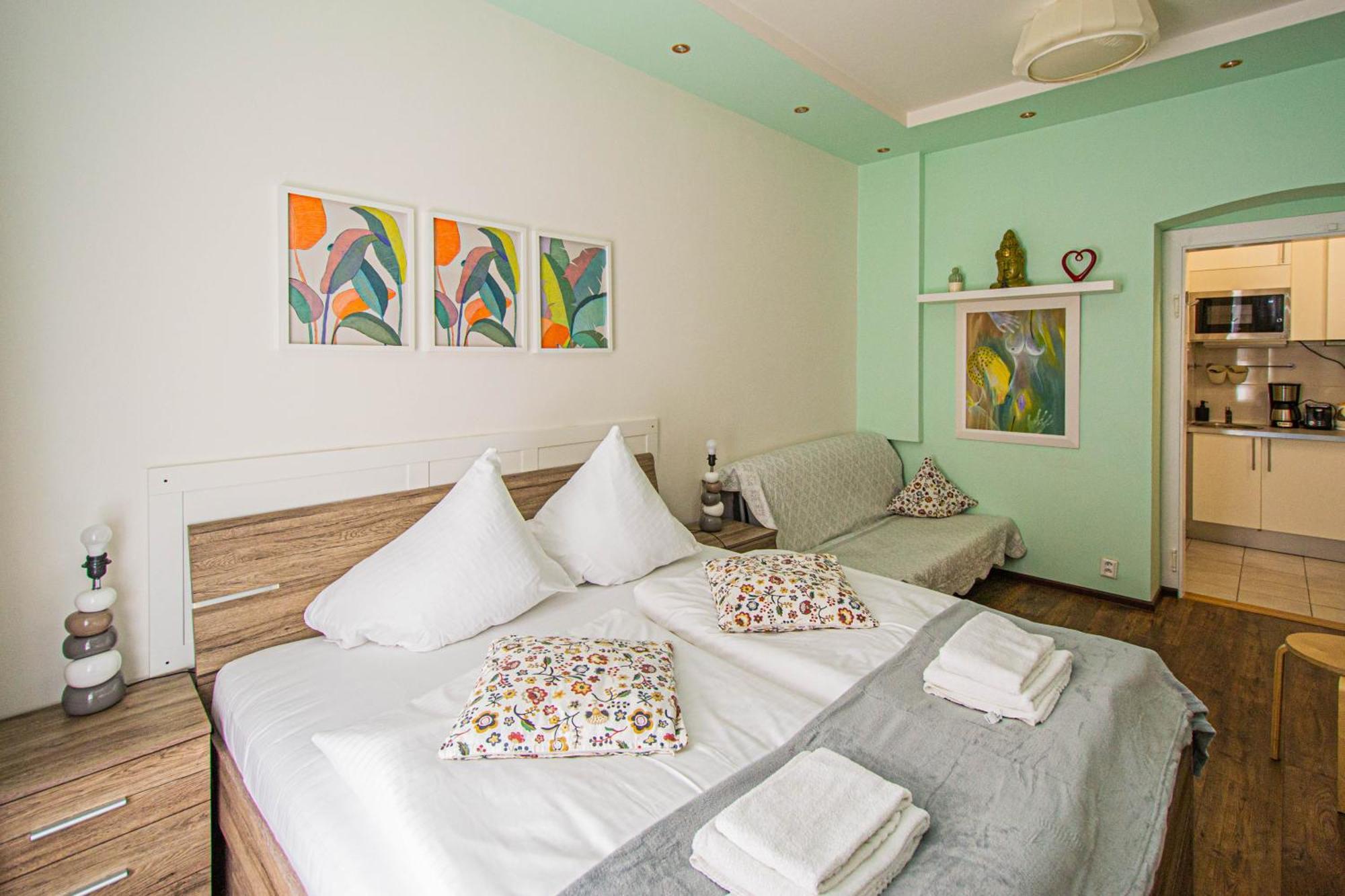 Ruterra Apartment Cimburkova Praag Buitenkant foto