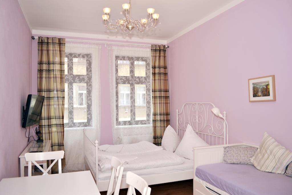 Ruterra Apartment Cimburkova Praag Kamer foto