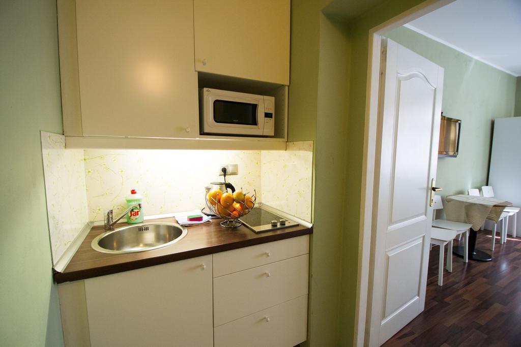 Ruterra Apartment Cimburkova Praag Buitenkant foto