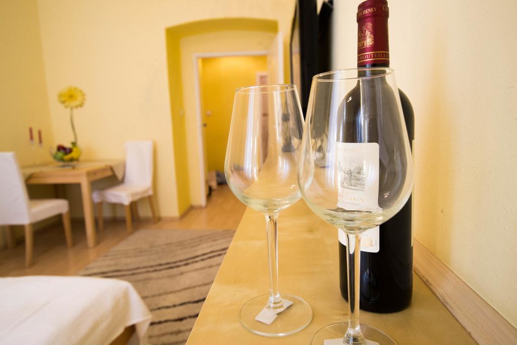 Ruterra Apartment Cimburkova Praag Buitenkant foto