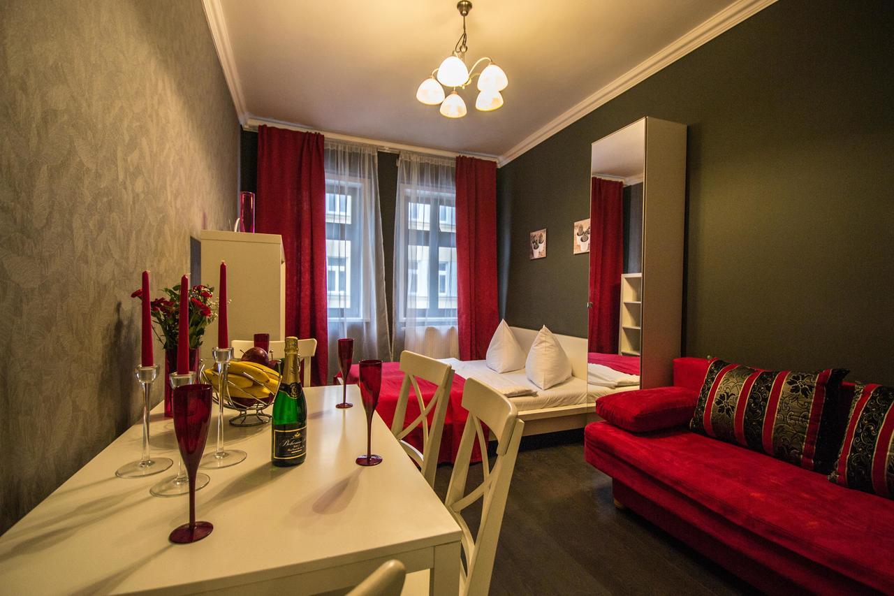 Ruterra Apartment Cimburkova Praag Buitenkant foto