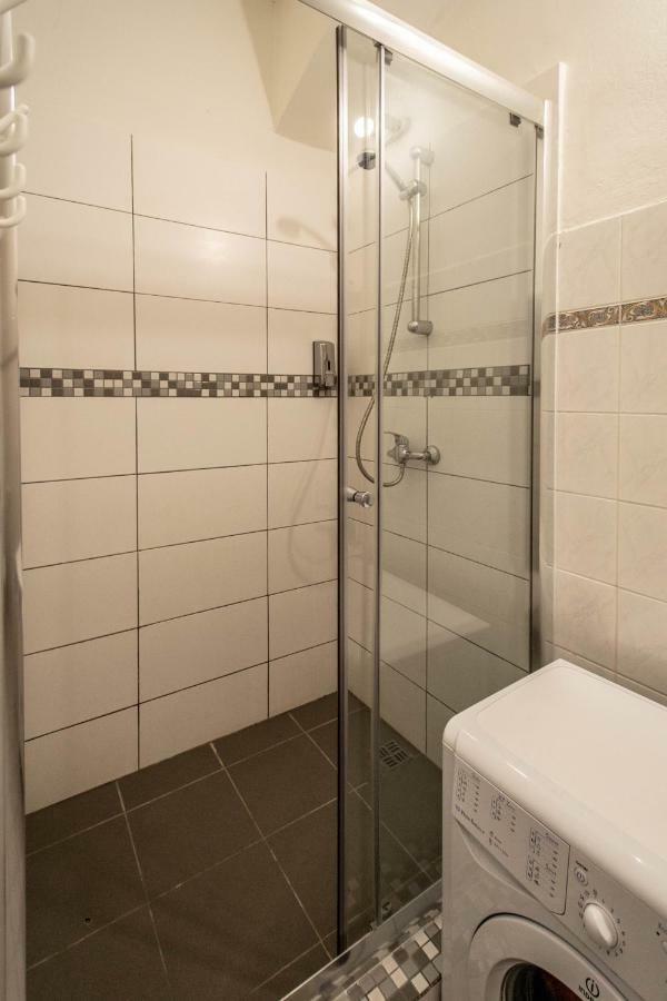 Ruterra Apartment Cimburkova Praag Buitenkant foto