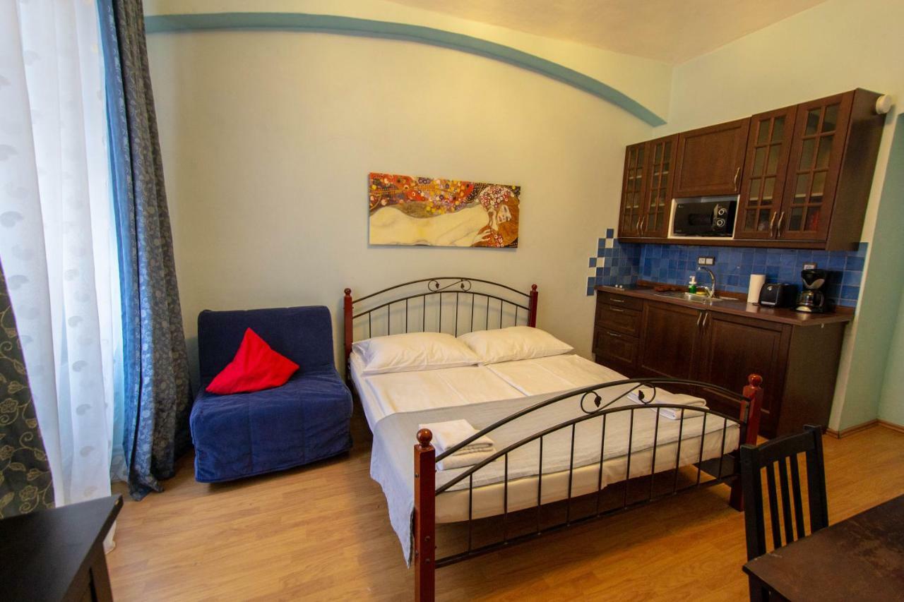 Ruterra Apartment Cimburkova Praag Buitenkant foto