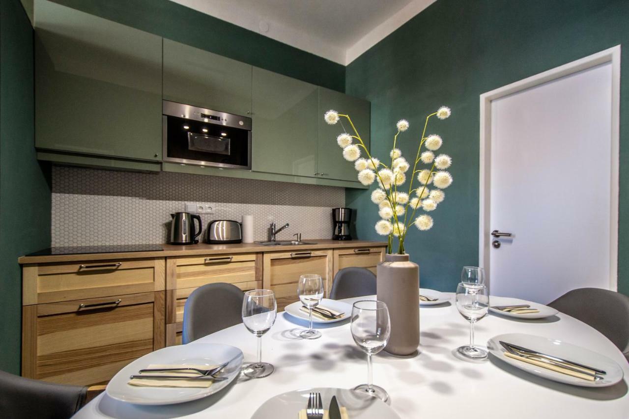 Ruterra Apartment Cimburkova Praag Buitenkant foto