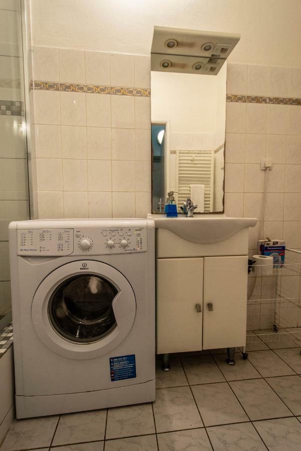 Ruterra Apartment Cimburkova Praag Buitenkant foto