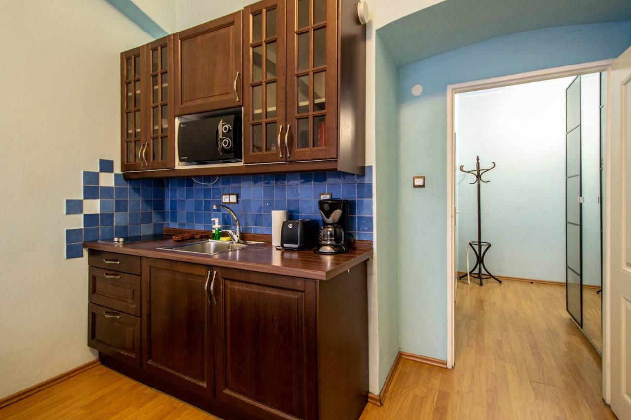 Ruterra Apartment Cimburkova Praag Buitenkant foto